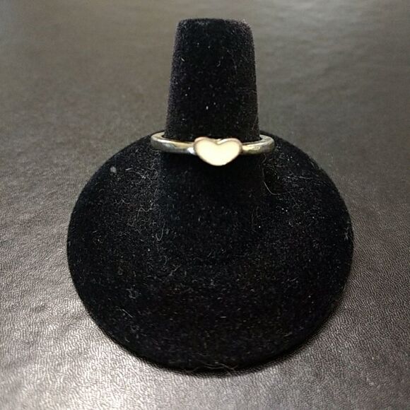 Silver tone heart ring with cream size 7 - Picture 1 of 6